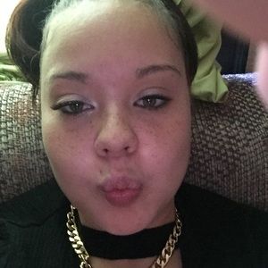 Meet your Posher, Latisha